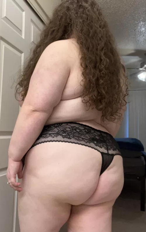 Cutie with a juicy booty by arealhandful