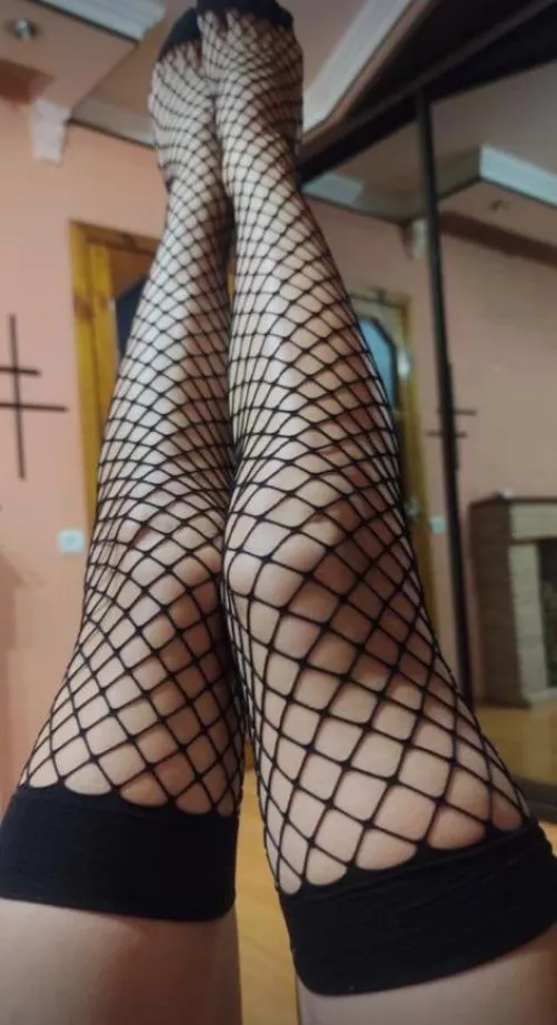 Do you like how my naked body looks from the back? by hanskiwa