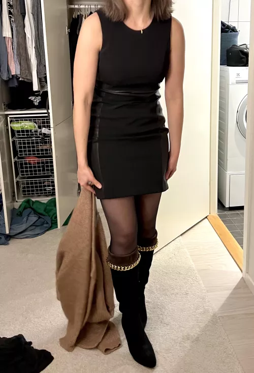 Getting ready to go out by horny43way