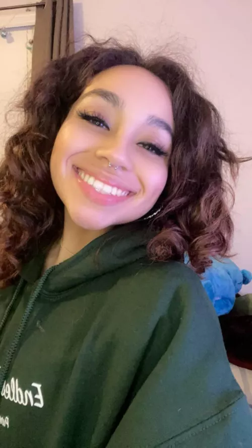 Green 💚 IUTR by AwesomeGirlo