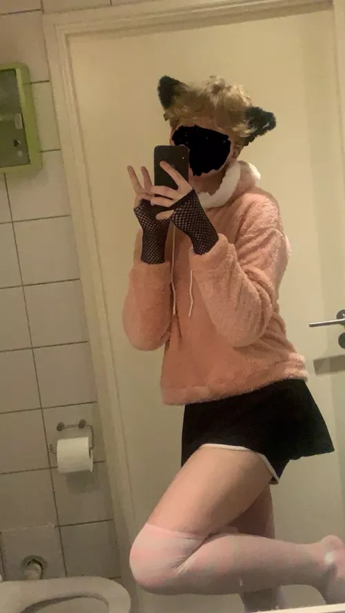 Haaiiiii :3 by BunchaRandomShi