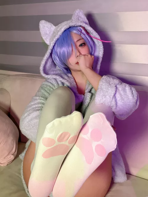 Hug me or bang me? by Minimum-Fisherman142