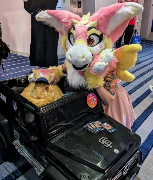 I met this chonker at FC! by KohanaCat