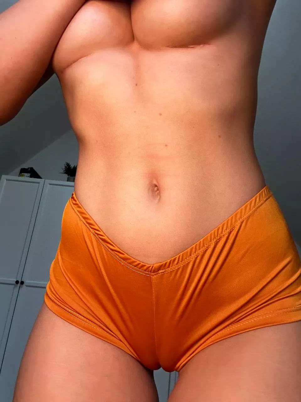 I’m your new roommate and I beg u to eat my cameltoe posted by GapingDuchessss