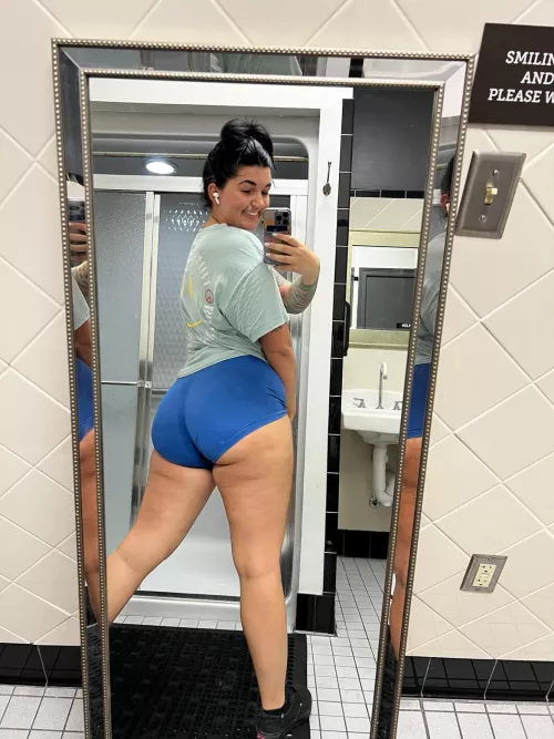 Just your wholesome gym selfie by Blazey_baby