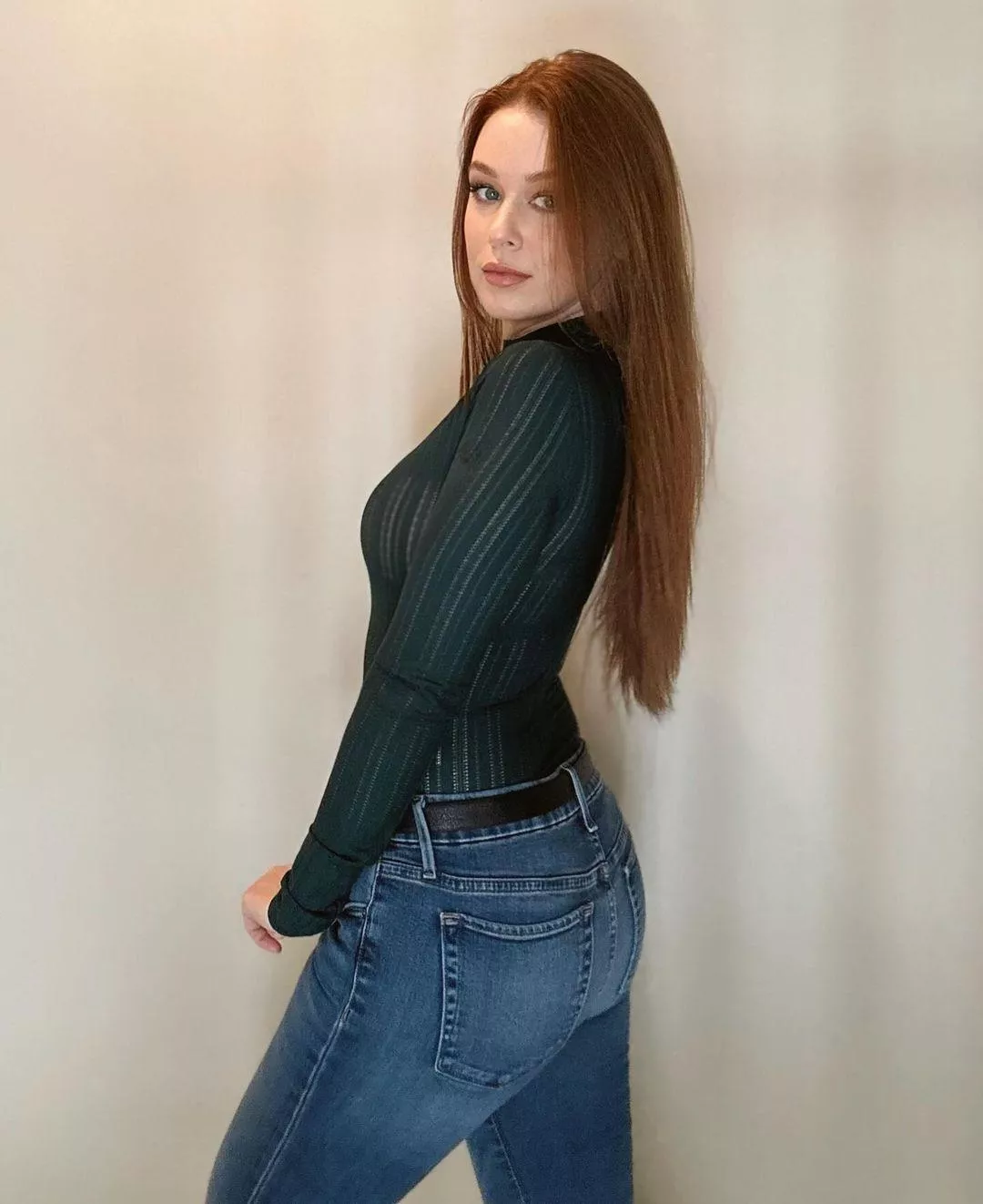 Leanna showing off her ass in jeans posted by zwik21