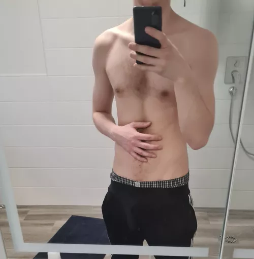 M23 hilft dir beim ausziehen by Usual-District8299