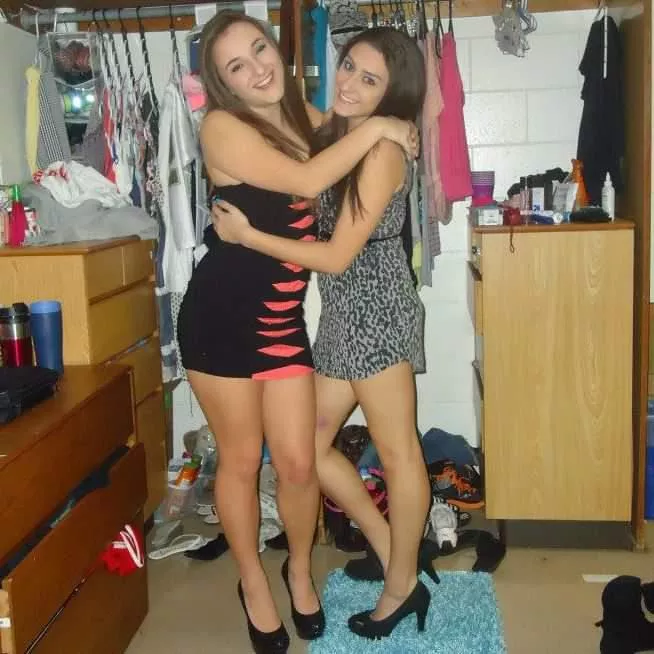 Messy dorm posted by tossawy135