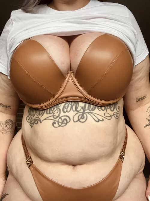 My tits thoooo by Kahlibaby