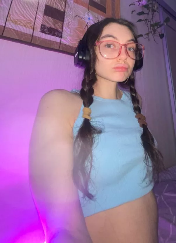 My top is blue like the sky posted by sweetiexxsx