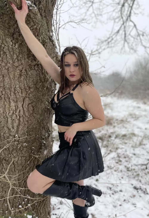 The color of my right hand says it all :) (OC) by poesjenel_1