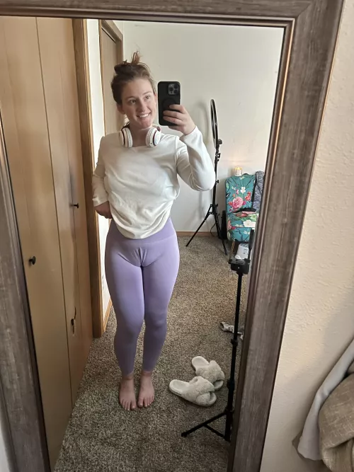 Toes out on display by adorablelilli