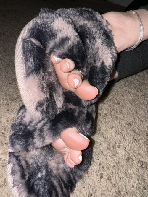 Want to sniff? by thepeachyfeet