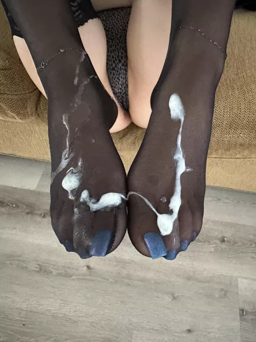 Who will clean my nylon? by missheels07