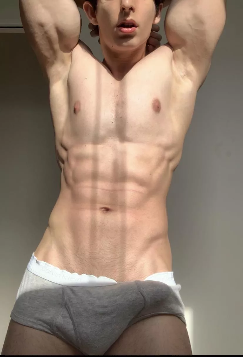 worship my body in the sun 🔥☀️ posted by BJ__Alexxx