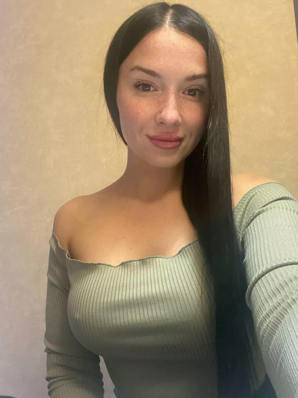 Always braless wearing dresses posted by isverypog