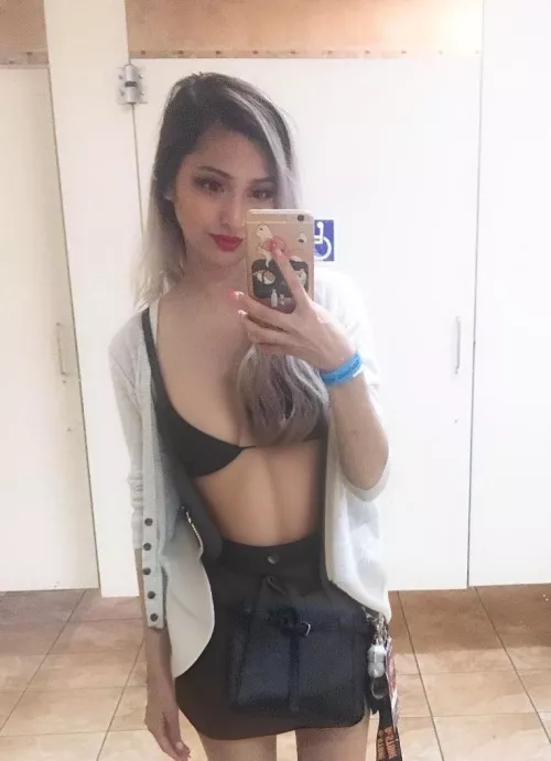 Am I cute? by Big-Ad2836