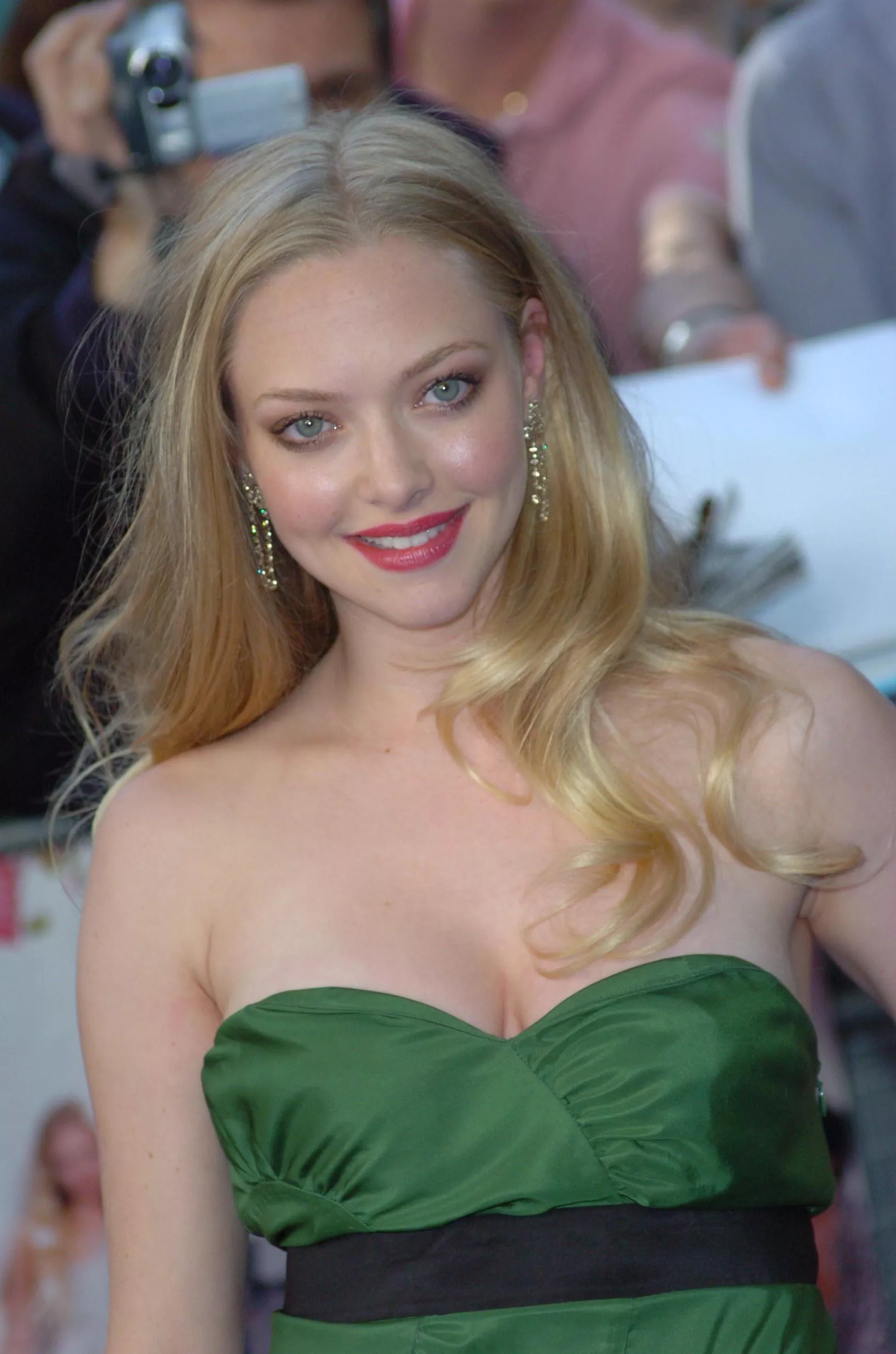 Amanda Seyfried posted by CelebMaestro