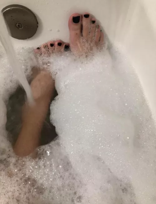 Bath feet😊 by SissyBitchMichelle