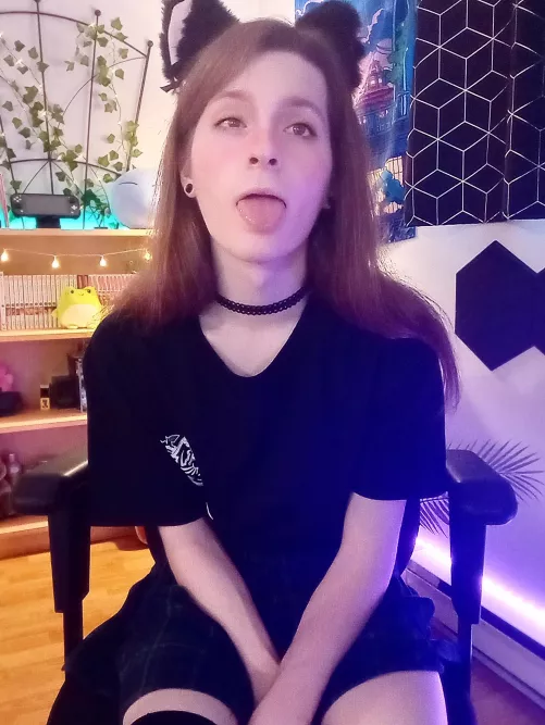 Can I be you're kitten? 🤤🥰 by Rebi_Senpai