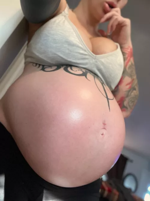 Could use more lube on this belly, don’t you think? by raginpigletxx