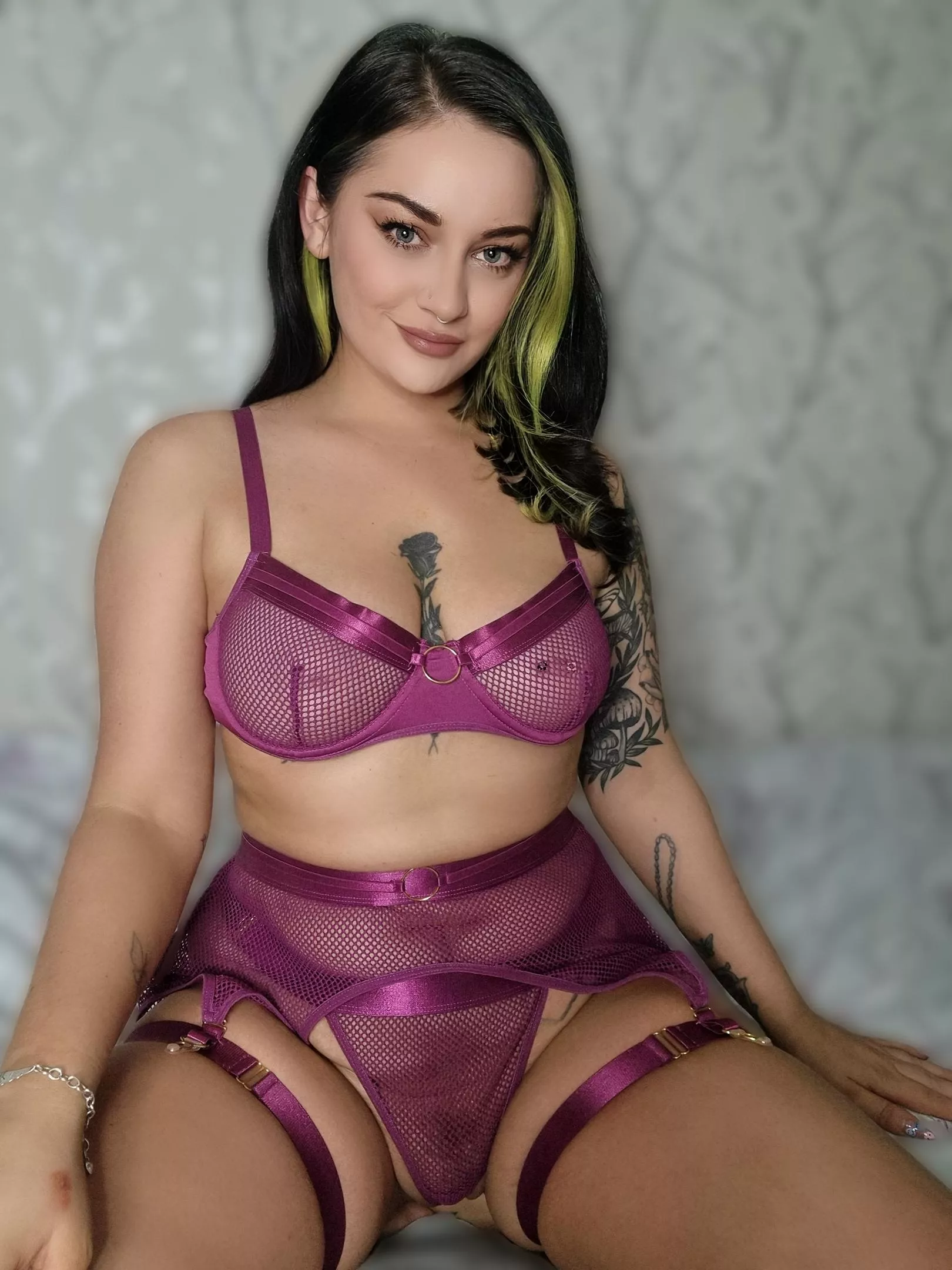 Describe my body in two words posted by kinkylaurax