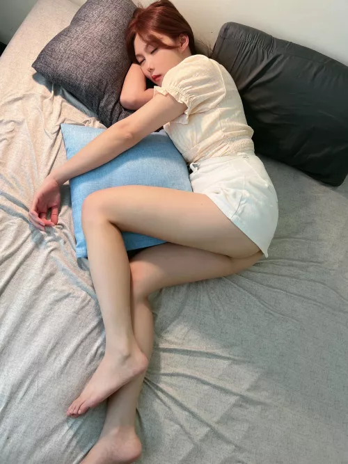 Describe my Thick asian Thighs by melniksfgsg