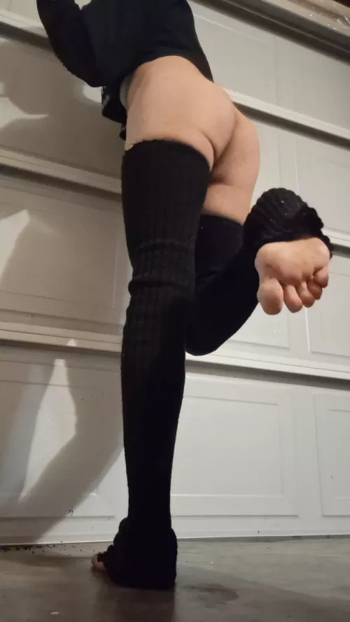 Dirty garage feet by Cd_Nikki_Sixxx