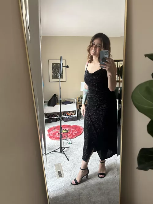 Do you like my high heels? [f] by Tay-Rae773