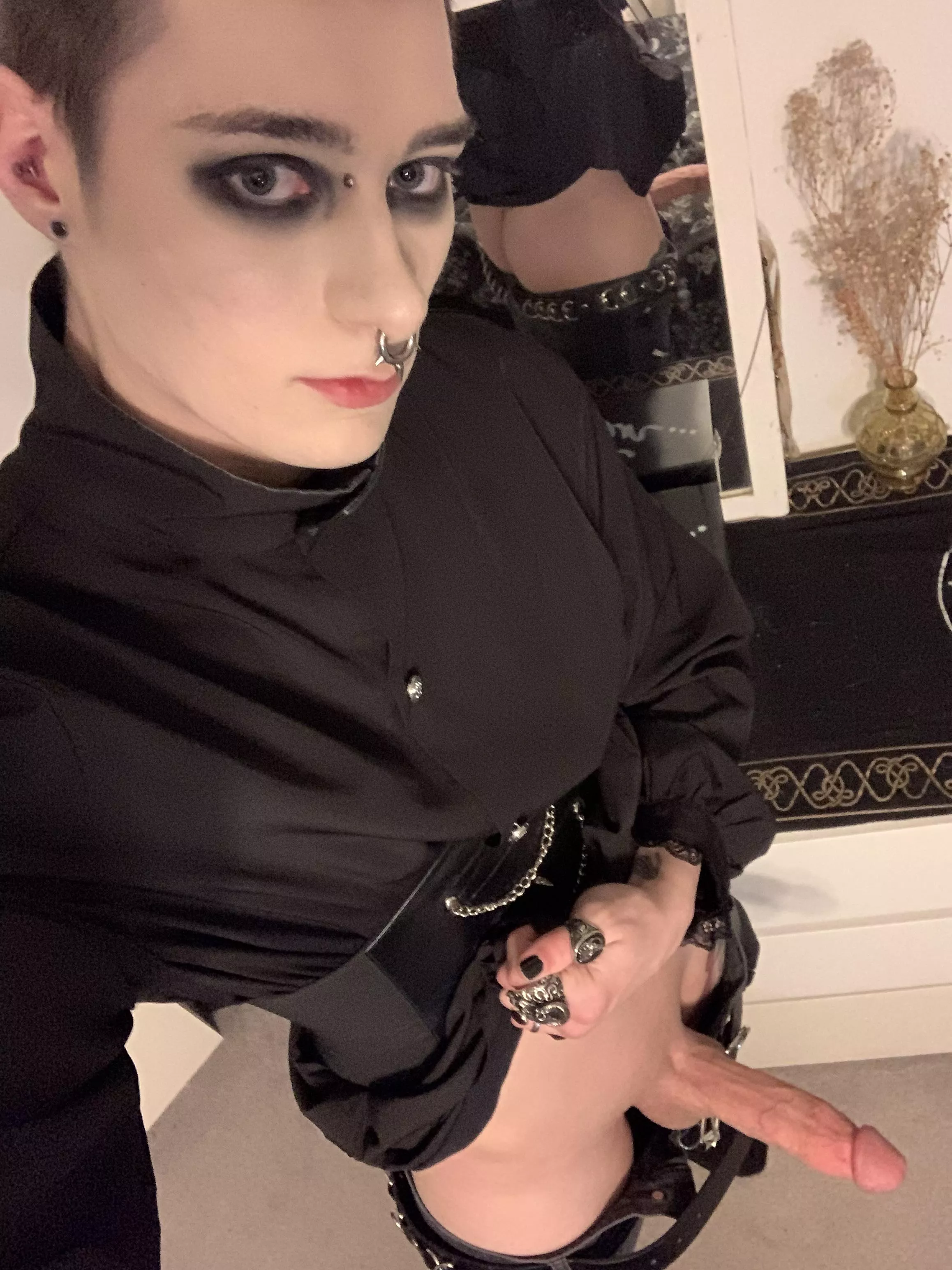 Ever seen a goth guy with a big dick and a twink booty? posted by PaytonTallSlim