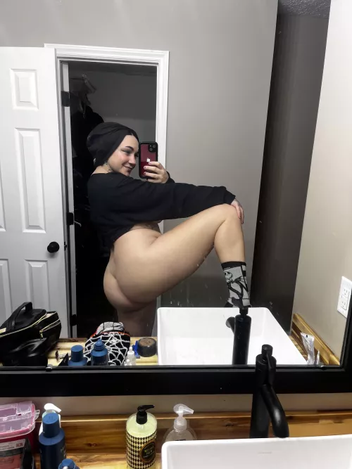 [f]elt like my ass looked great, second opinions? by whoreofhorror666