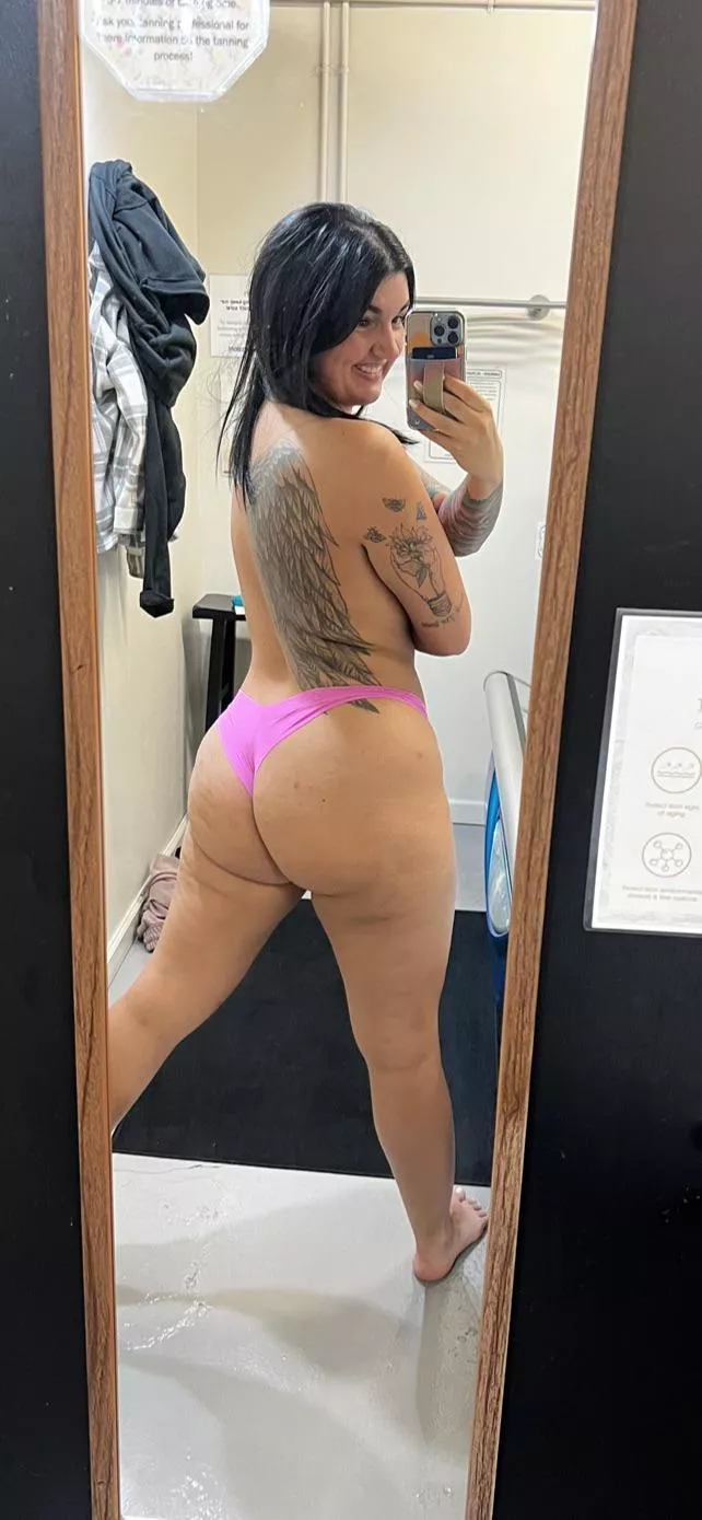 Fun in the tanning room posted by Blazey_baby