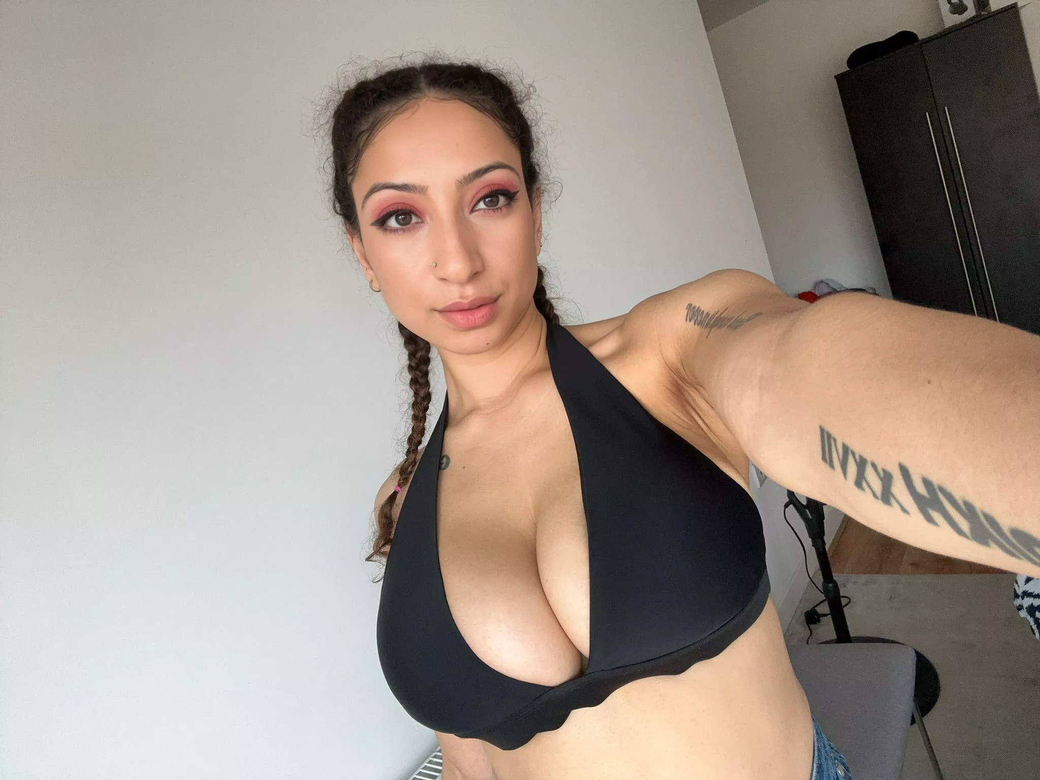 Going out for gym wanna cum posted by Charming-Dom