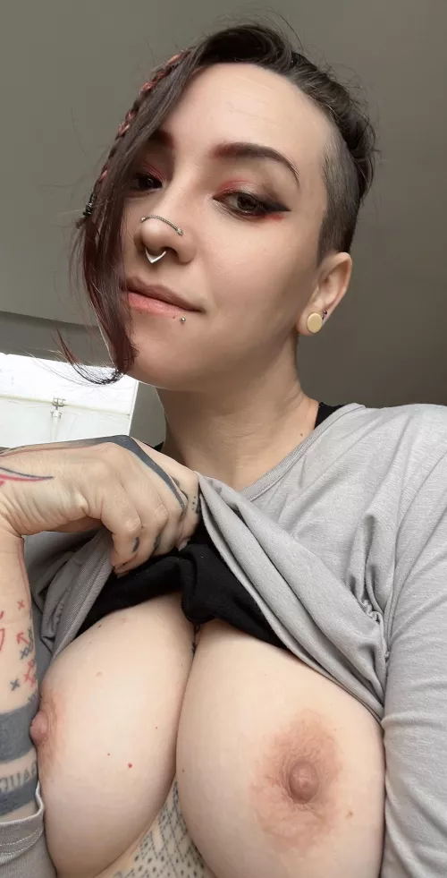 hi! first post here by UrsinaeVespera