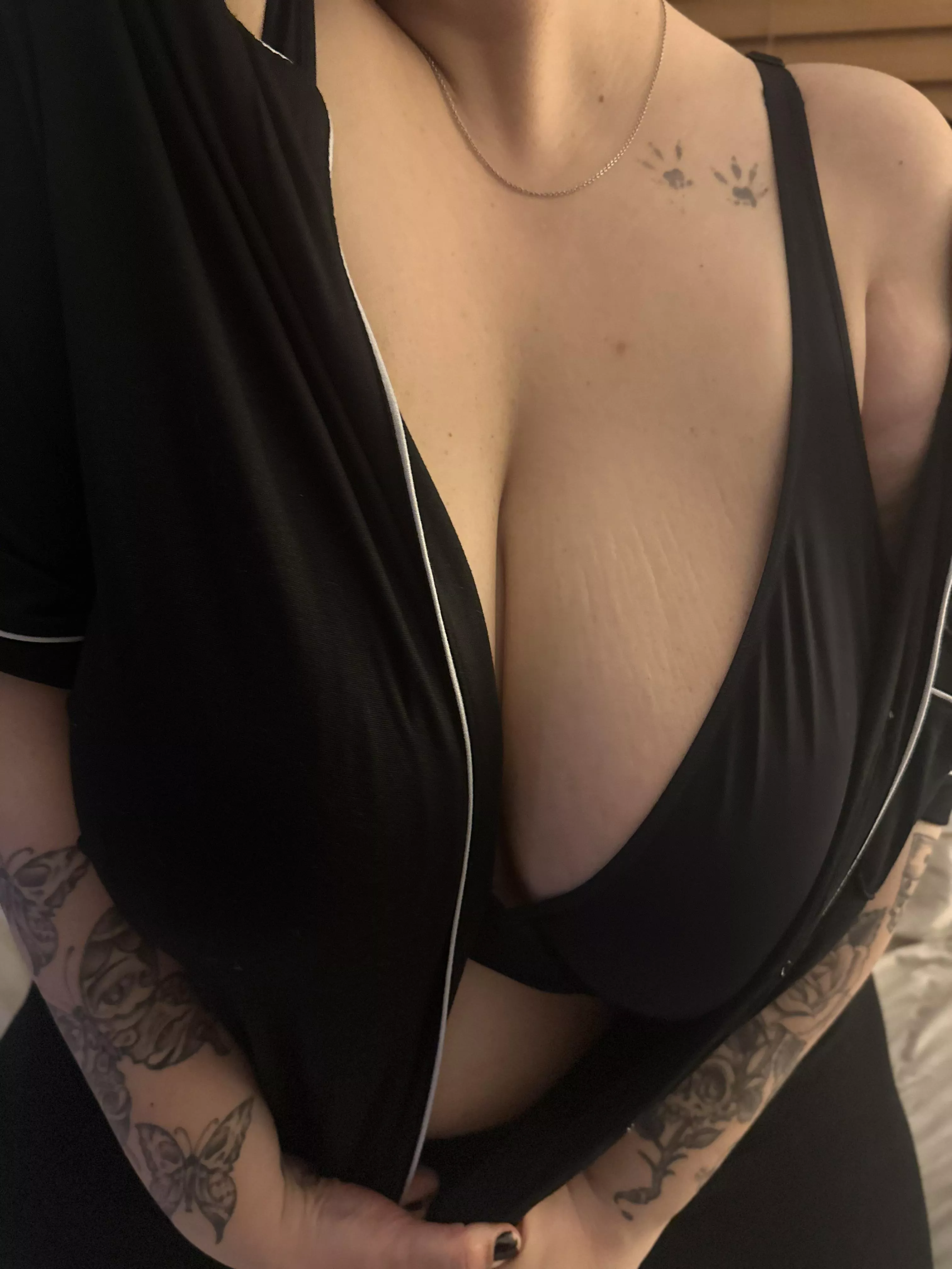 It’s going to rain tomorrow, and I need someone to keep me warm😋 posted by JustmeAubrey