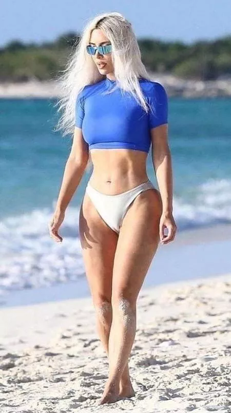 Juicy Lips 😜 posted by CurvedGuy24