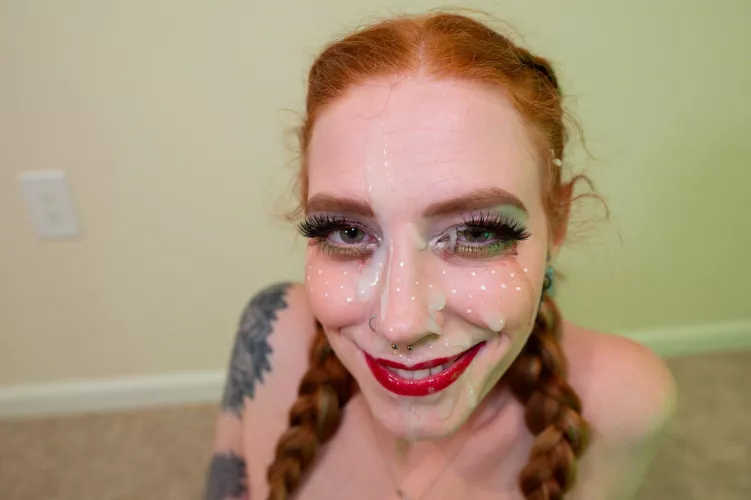 Lets play cum on my face and give me a kiss 😘 by cherrrybomb420