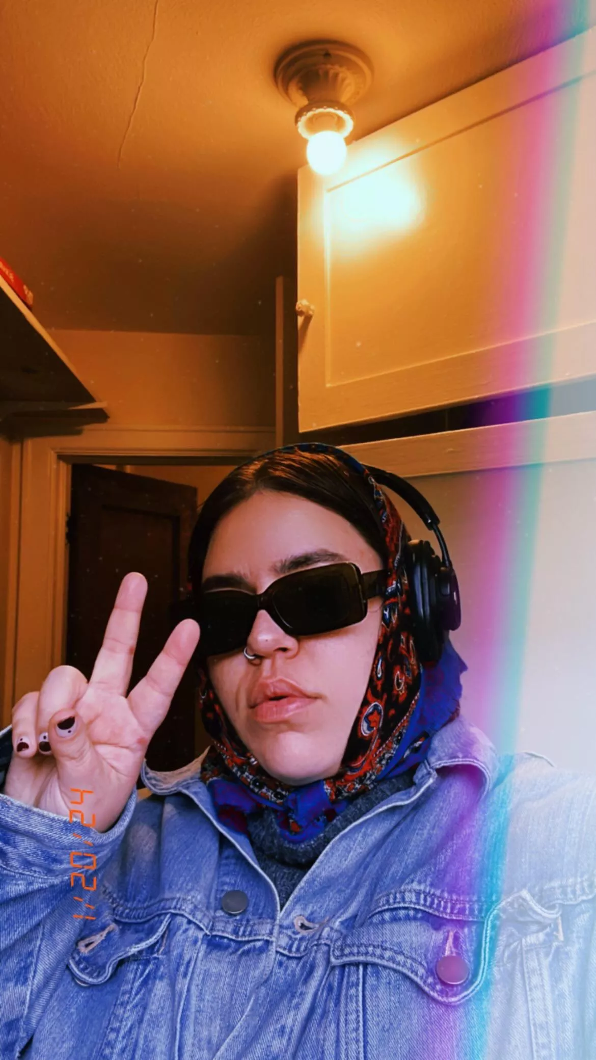 morning walk 🖤🩵🖤 posted by craterlake444