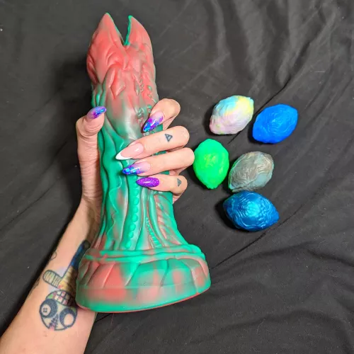New nails and a new toy hehe by sexntrek