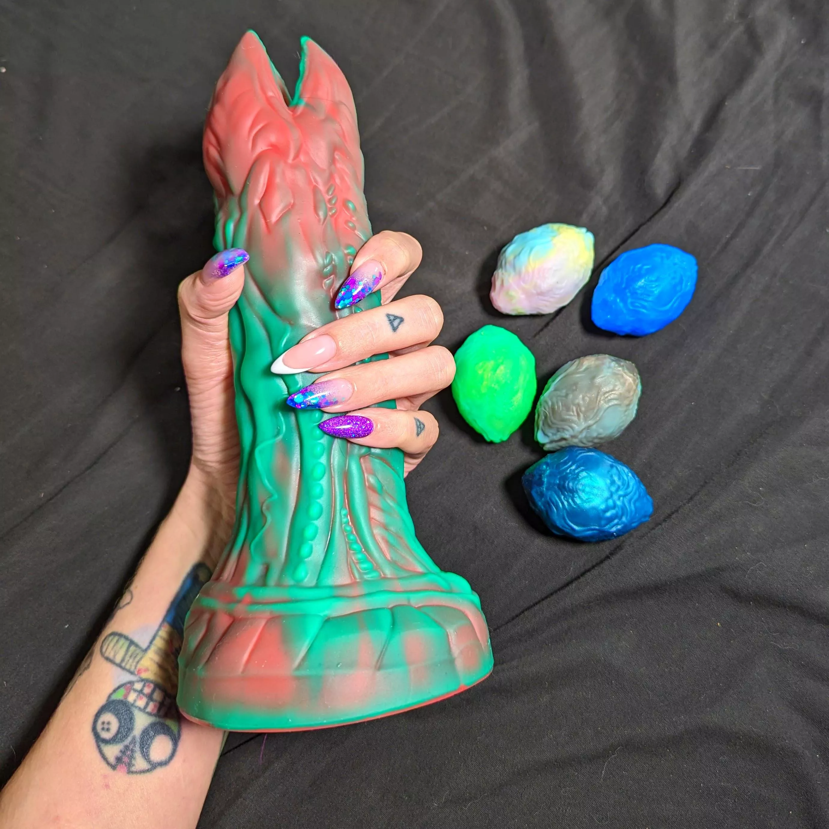 New nails and a new toy hehe posted by sexntrek