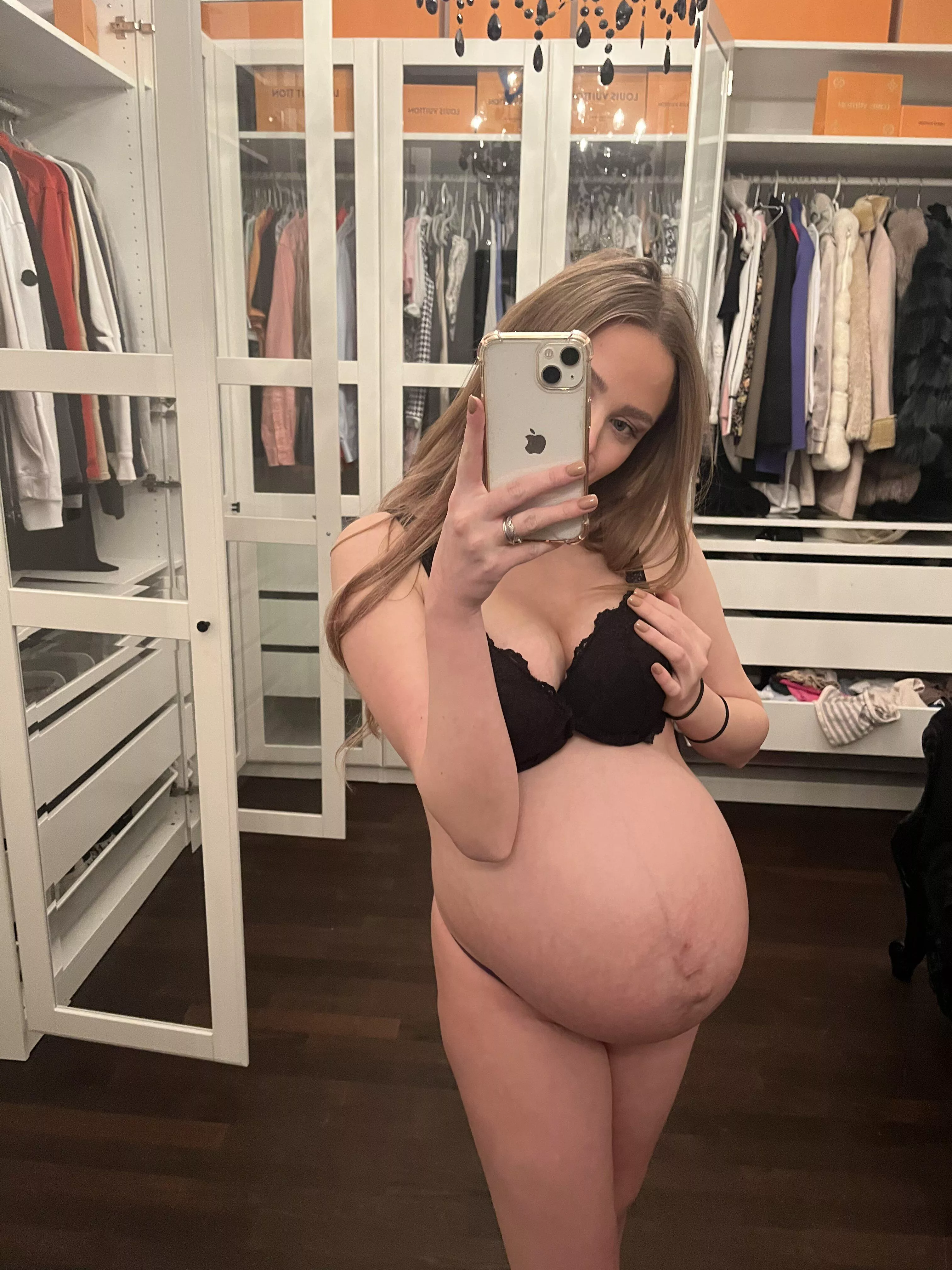 Rate my preggo belly honestly 💗 posted by ThissAds