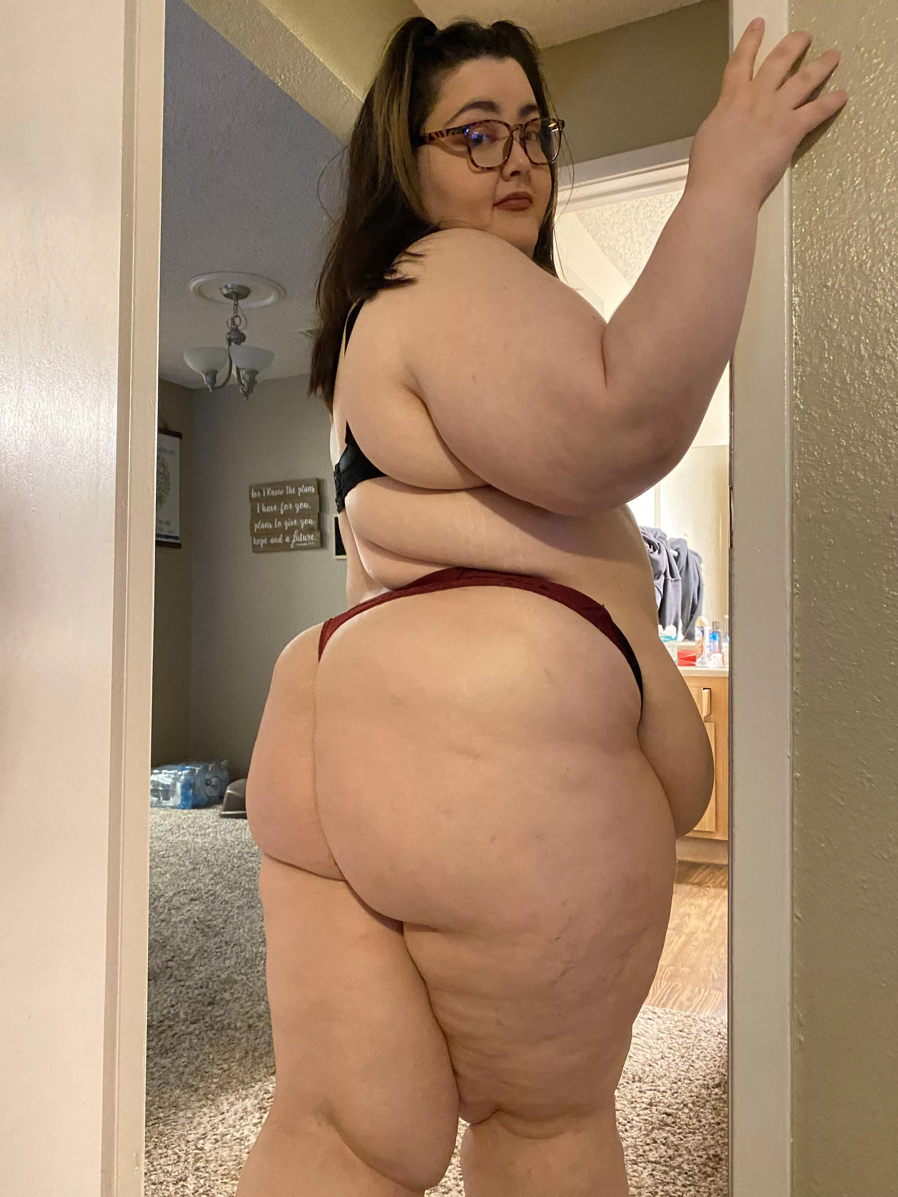 Show me how hard my big fat ass makes you 🥰🍑 posted by MagmaSamurai