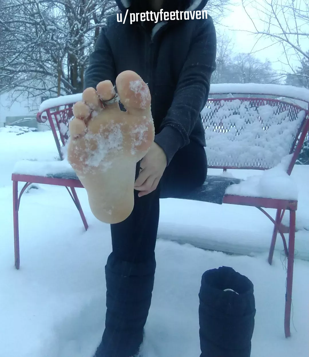 Snowy soles posted by prettyfeetraven