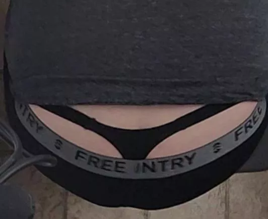 Tail came out to play while cleaning. posted by Fookallou