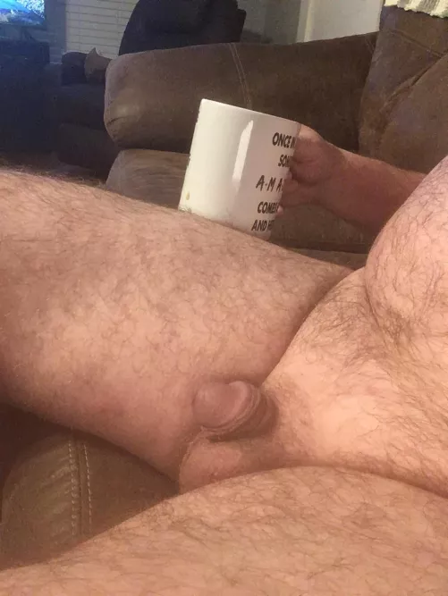 Today’s coffee is brought to you by the word “inch”. “When you gotta drink coffee naked, an inch will do.” 😂 by Abikinkymind