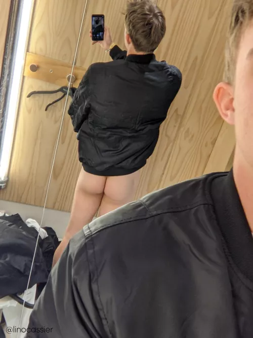 What would you do if you accidentally went into this changing room? by Linocassier