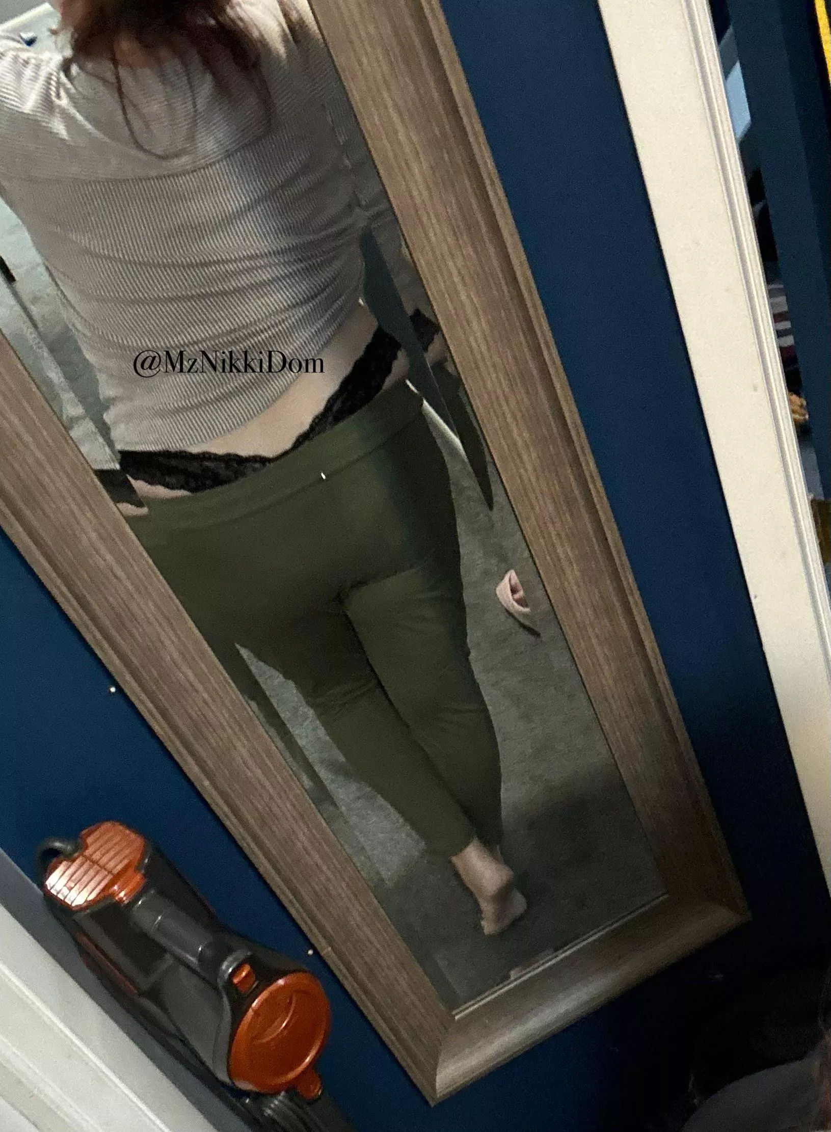 Who says curvy babes can’t wear thongs🥵Hold on tight💕 posted by leightonhartley