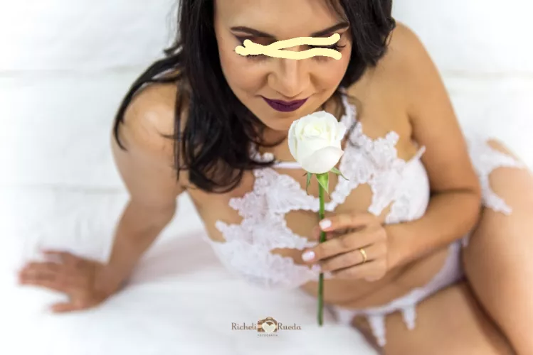 Would you kiss me? by RSJ1975