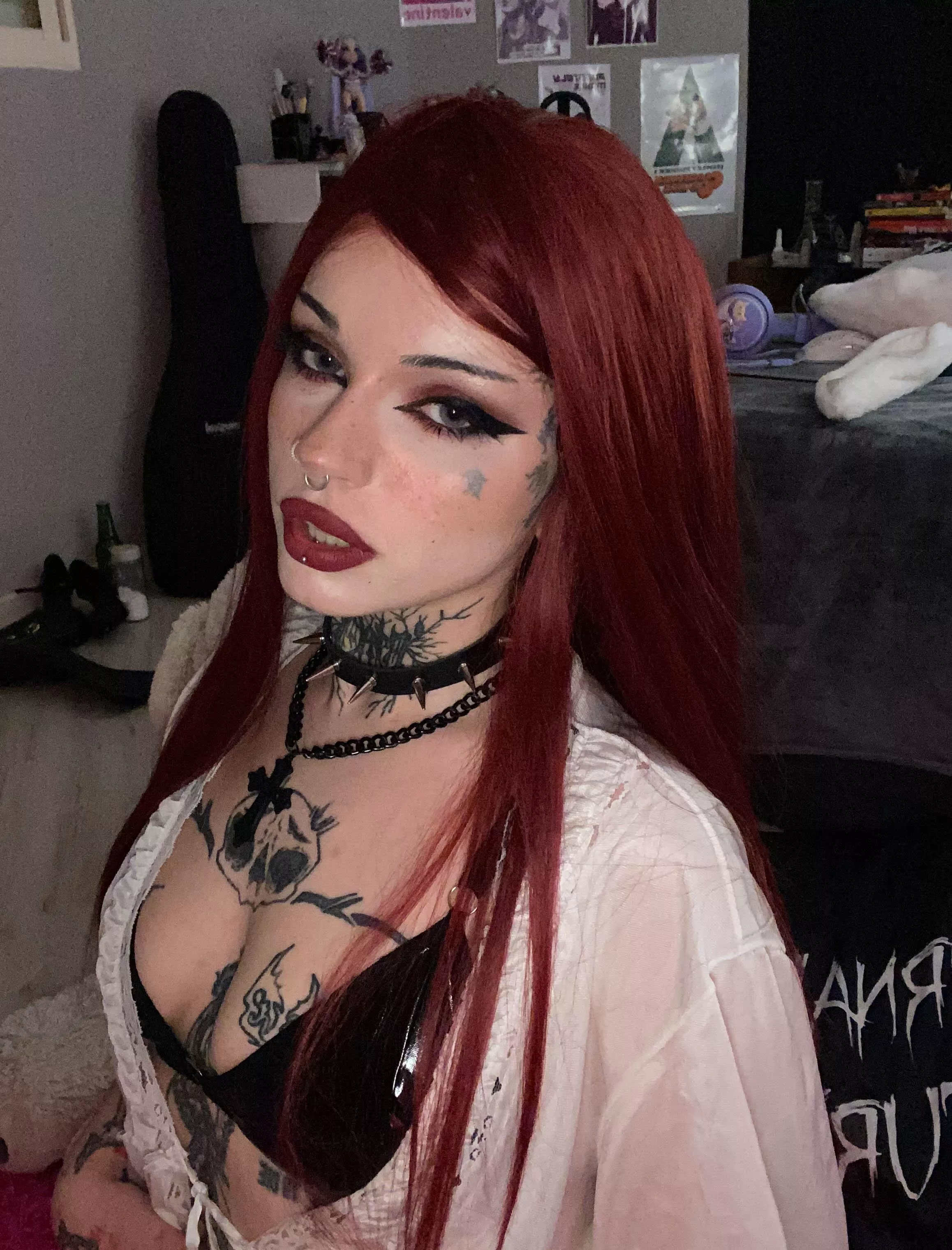 19 and newly single, who's into vamp girls posted by Snow_PrincessGirl