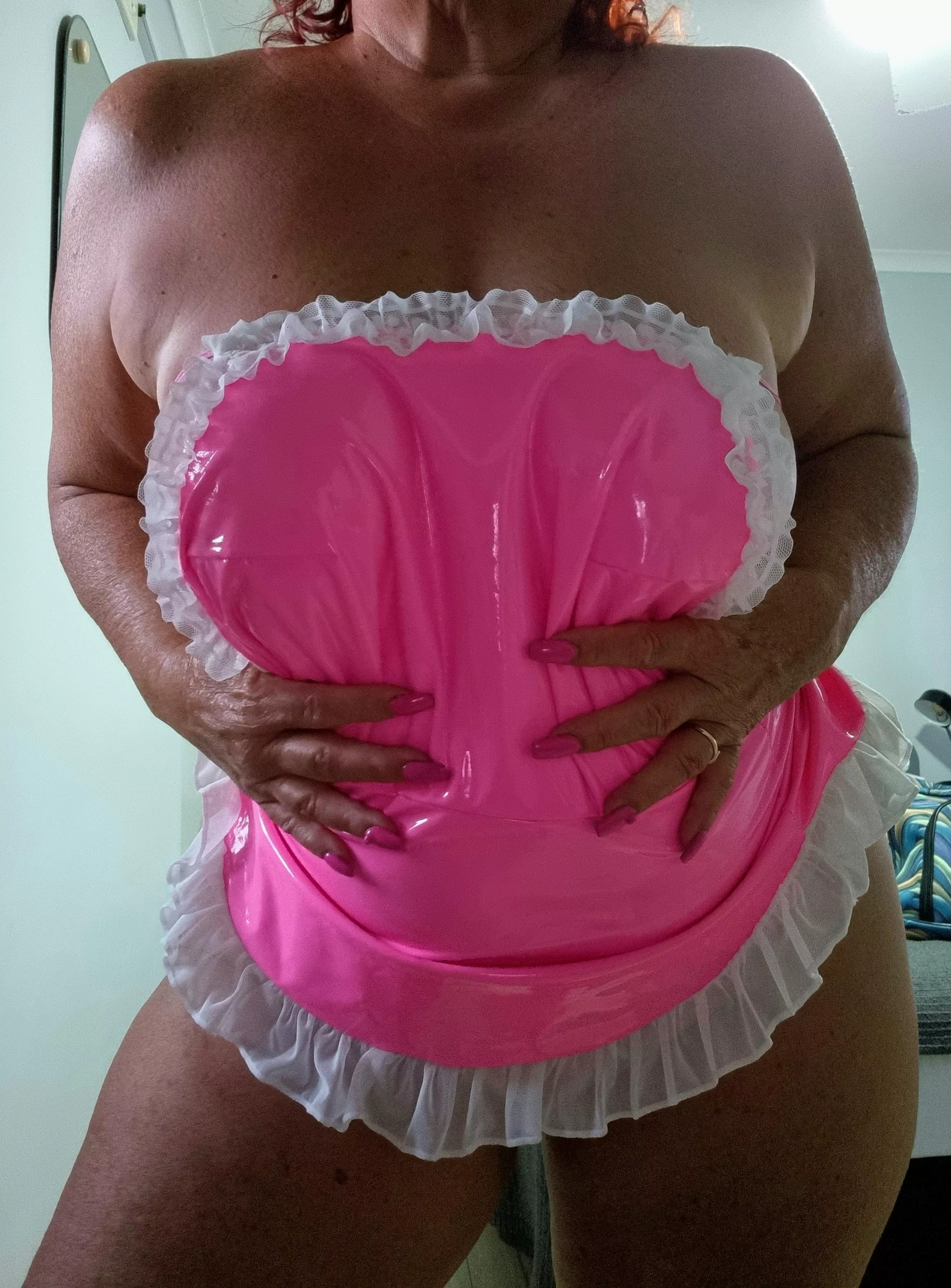 A little bit of pink 💋 posted by BellaRed2480